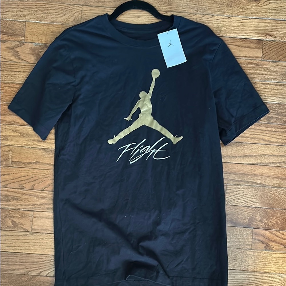 Jordan Men's Black and Gold Graphic T-Shirt